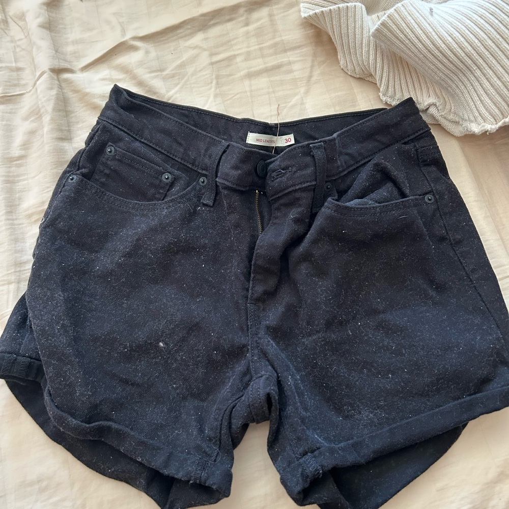 Levi’s Black Women’s Rolled-Hem Shorts